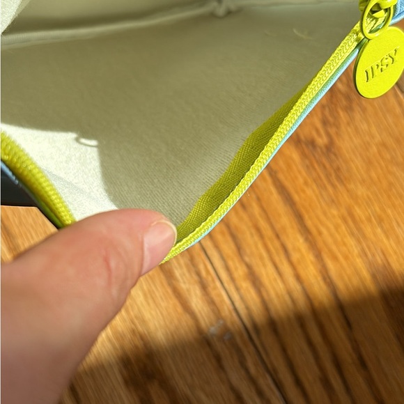 Ipsy makeup pouch - Picture 3 of 3